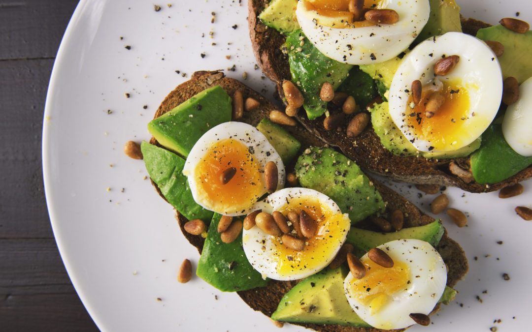 Advocado bread with eggs