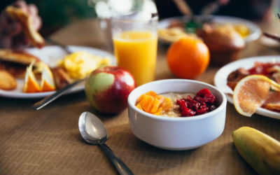Baked fruits with yoghurt